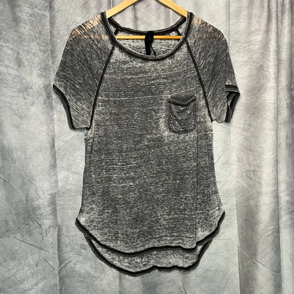 Seven7 Gray & White Burnout Semi-Sheer High Low T-Shirt with Accent Pocket - Med - Picture 6 of 10